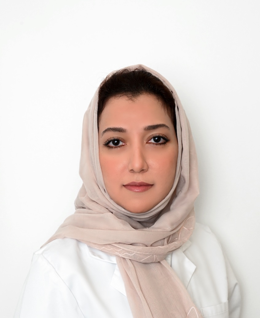 د. نوف خياط، طبيب جلدية، في جدة